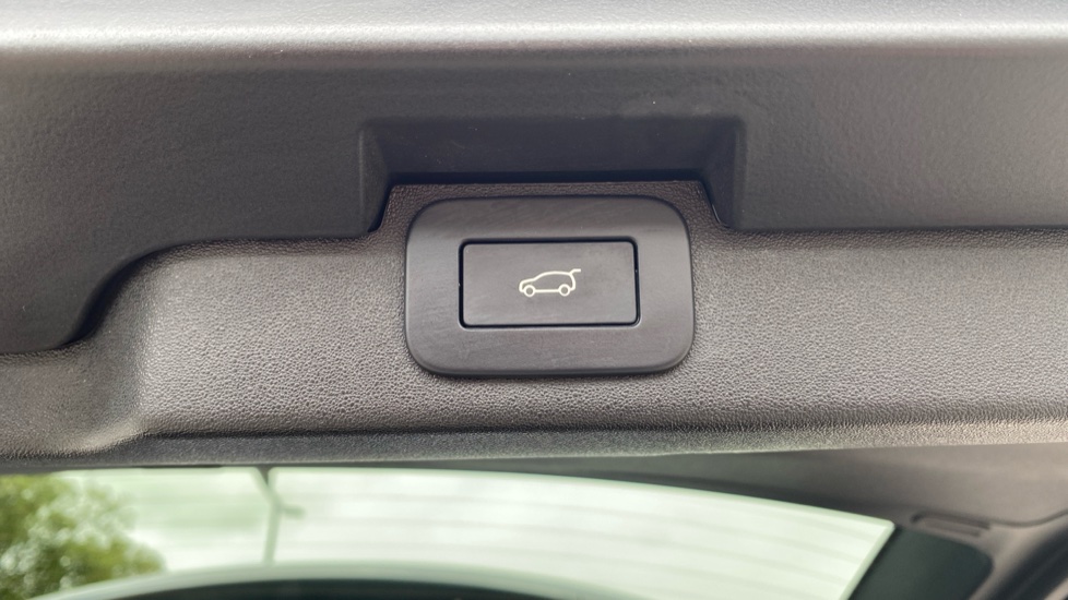 Land Rover Discovery Diesel 3.0 D350 SE Commercial Auto - Image 34