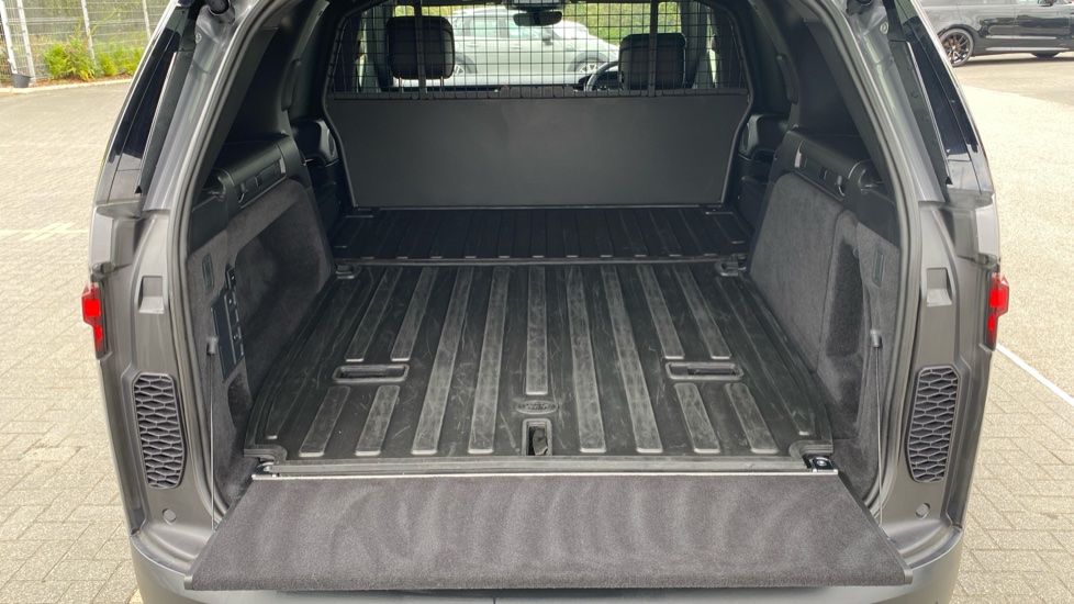 Land Rover Discovery Diesel 3.0 D350 SE Commercial Auto - Image 35