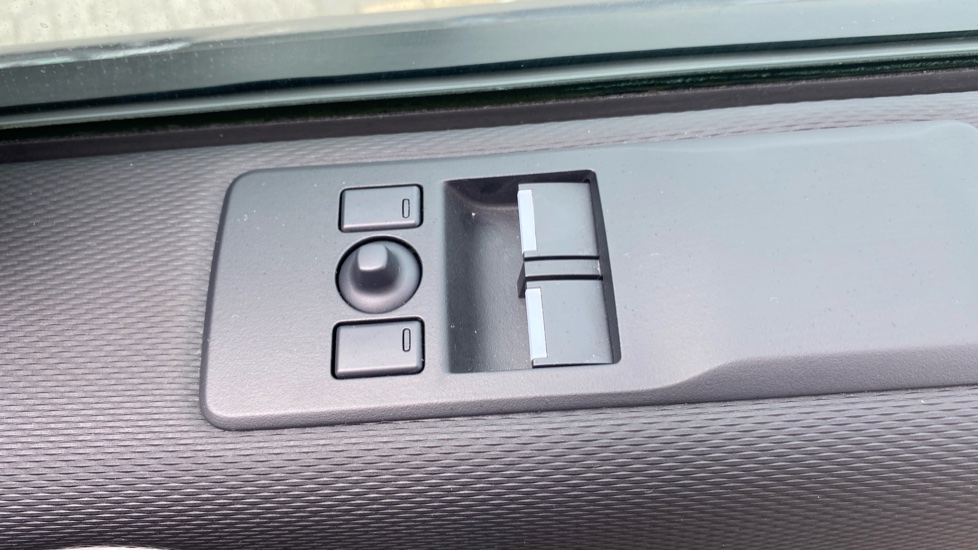 Land Rover Discovery Diesel 3.0 D350 SE Commercial Auto - Image 40
