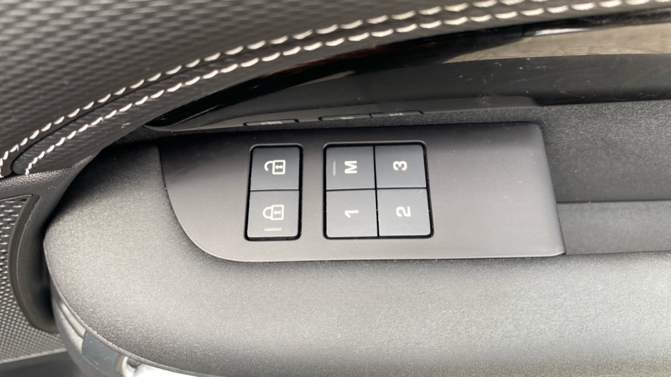 Land Rover Discovery Diesel 3.0 D350 SE Commercial Auto - Image 41