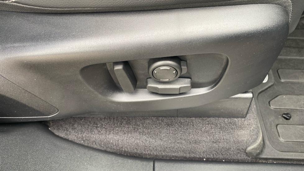 Land Rover Discovery Diesel 3.0 D350 SE Commercial Auto - Image 44