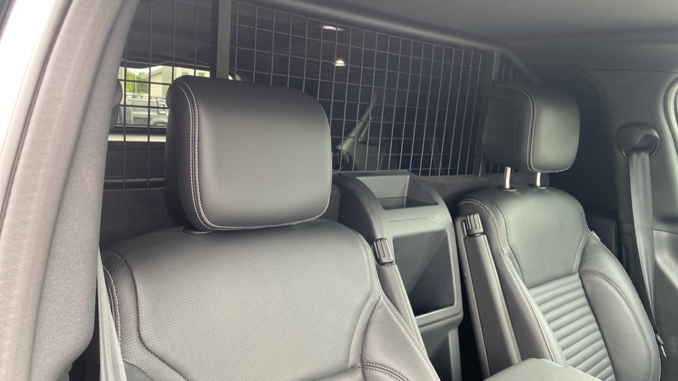 Land Rover Discovery Diesel 3.0 D350 SE Commercial Auto - Image 46