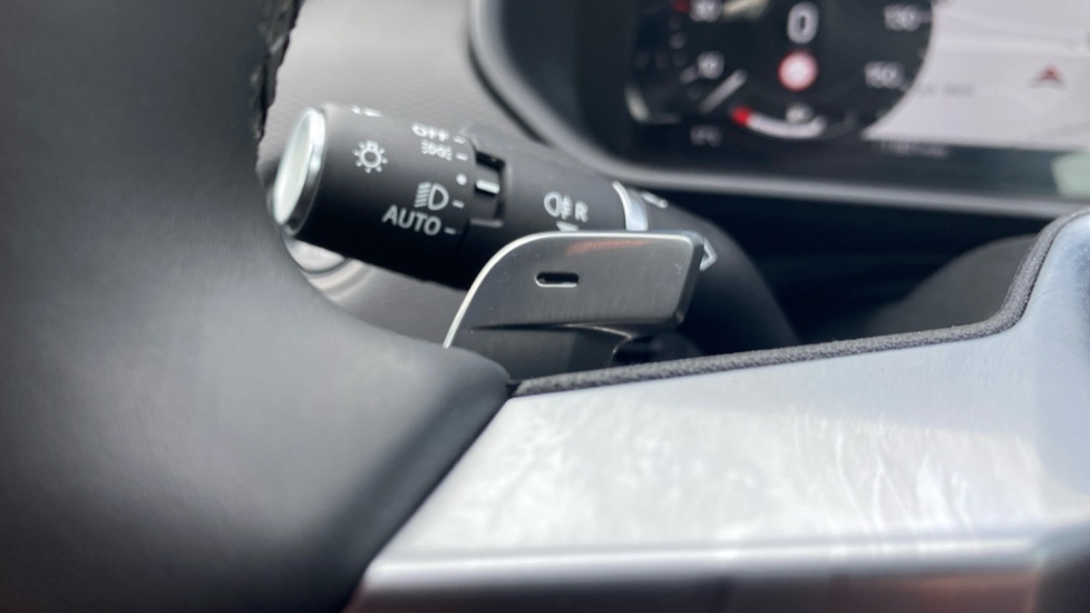 Land Rover Discovery Diesel 3.0 D350 SE Commercial Auto - Image 64