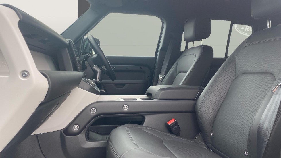 Land Rover Defender 3.0 D350 X-Dynamic HSE 110 5dr Auto Diesel Estate - Image 3