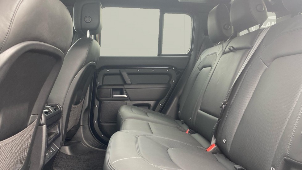 Land Rover Defender 3.0 D350 X-Dynamic HSE 110 5dr Auto Diesel Estate - Image 4