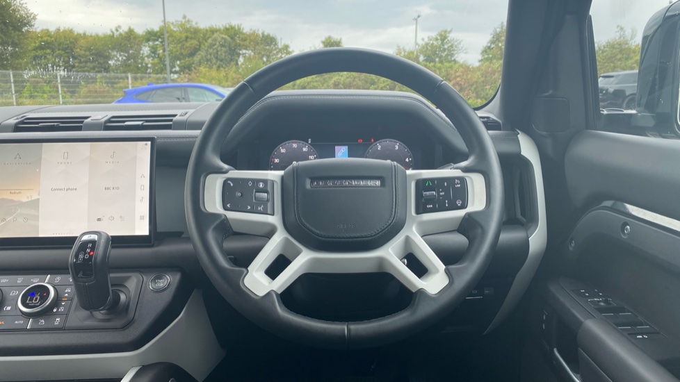 Land Rover Defender 3.0 D350 X-Dynamic HSE 110 5dr Auto Diesel Estate - Image 15