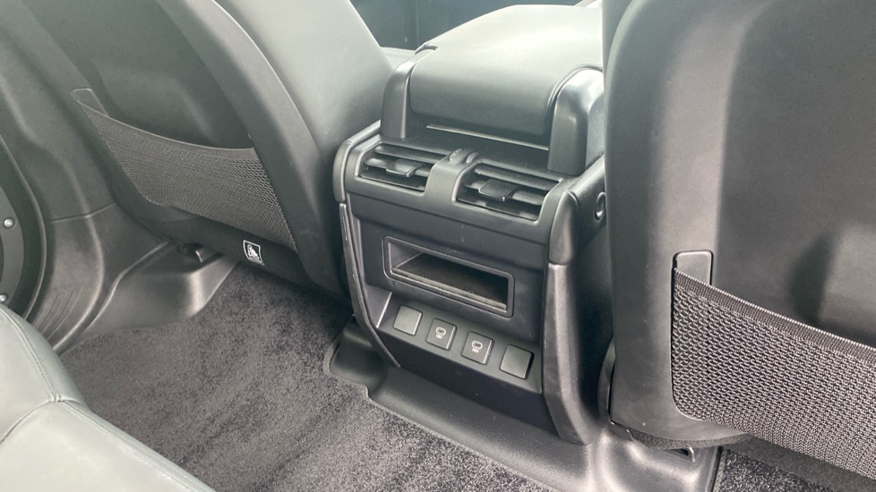 Land Rover Defender 3.0 D350 X-Dynamic HSE 110 5dr Auto Diesel Estate - Image 18