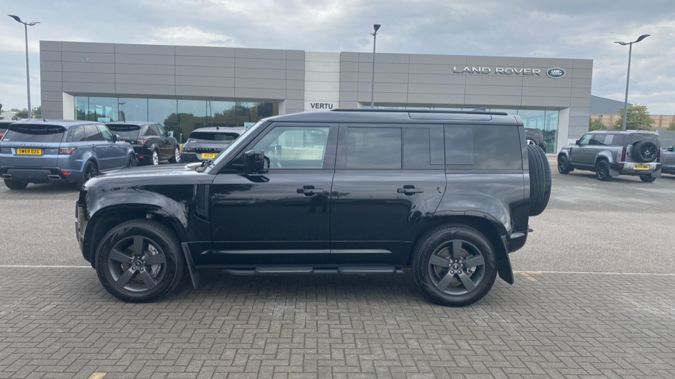 Land Rover Defender 3.0 D350 X-Dynamic HSE 110 5dr Auto Diesel Estate - Image 21