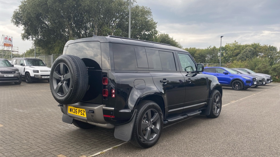 Land Rover Defender 3.0 D350 X-Dynamic HSE 110 5dr Auto Diesel Estate - Image 22