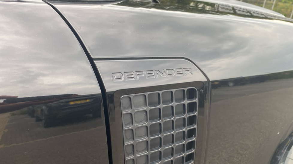 Land Rover Defender 3.0 D350 X-Dynamic HSE 110 5dr Auto Diesel Estate - Image 29