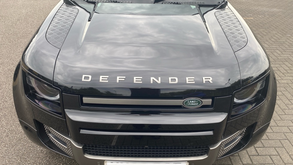 Land Rover Defender 3.0 D350 X-Dynamic HSE 110 5dr Auto Diesel Estate - Image 31