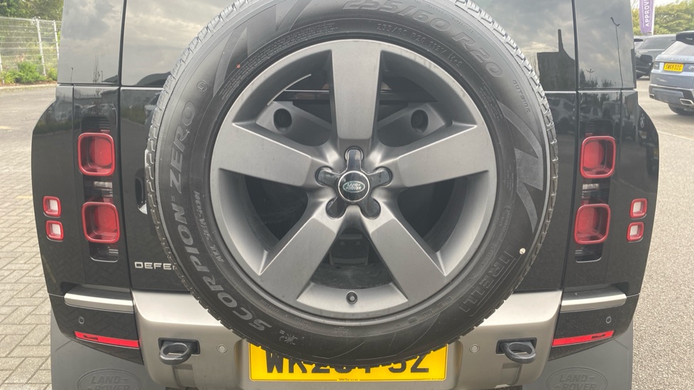 Land Rover Defender 3.0 D350 X-Dynamic HSE 110 5dr Auto Diesel Estate - Image 38