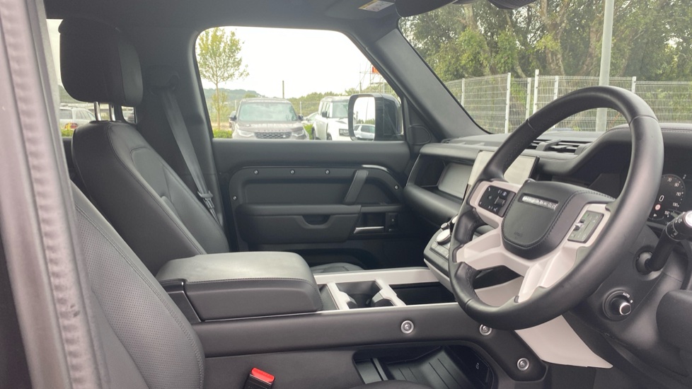 Land Rover Defender 3.0 D350 X-Dynamic HSE 110 5dr Auto Diesel Estate - Image 53