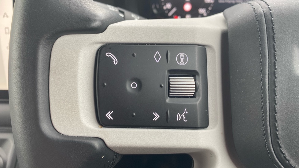 Land Rover Defender 3.0 D350 X-Dynamic HSE 110 5dr Auto Diesel Estate - Image 57