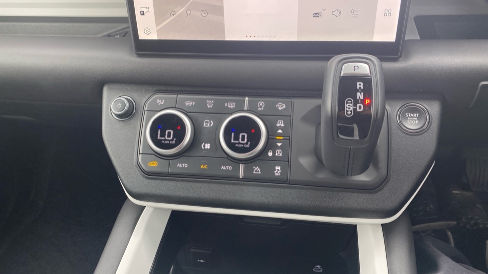 Land Rover Defender 3.0 D350 X-Dynamic HSE 110 5dr Auto Diesel Estate - Image 62