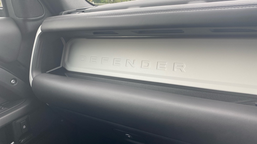 Land Rover Defender 3.0 D350 X-Dynamic HSE 110 5dr Auto Diesel Estate - Image 63