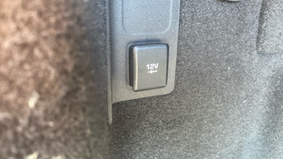 Jaguar E-Pace 2.0d [180] S 5dr Auto Diesel Estate - Image 32