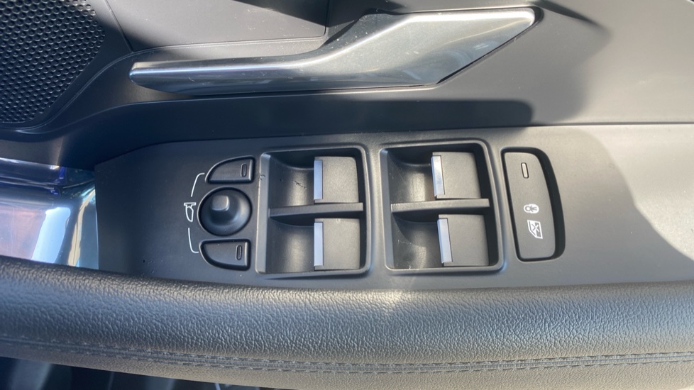 Jaguar E-Pace 2.0d [180] S 5dr Auto Diesel Estate - Image 38