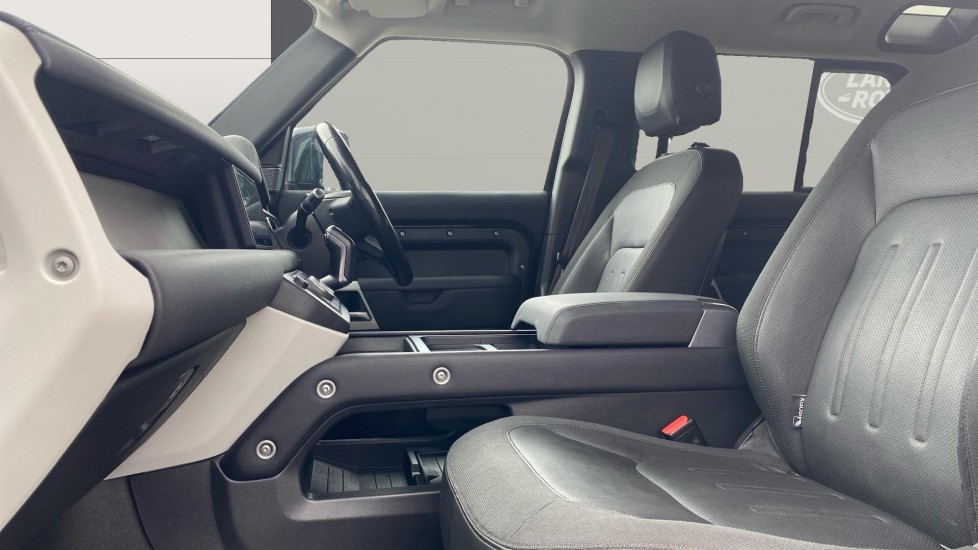 Land Rover Defender 2.0 D240 SE 110 5dr Auto [7 Seat] Diesel Estate - Image 3