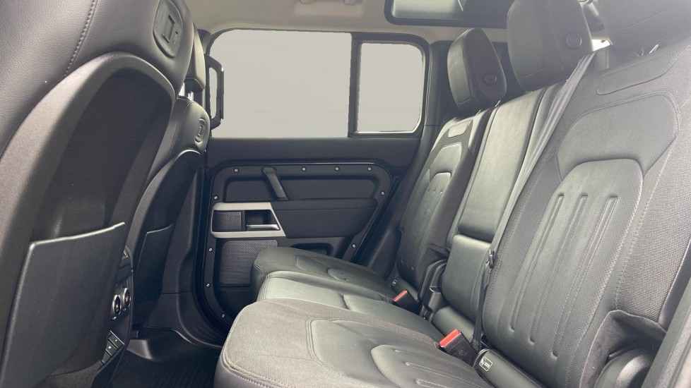 Land Rover Defender 2.0 D240 SE 110 5dr Auto [7 Seat] Diesel Estate - Image 4
