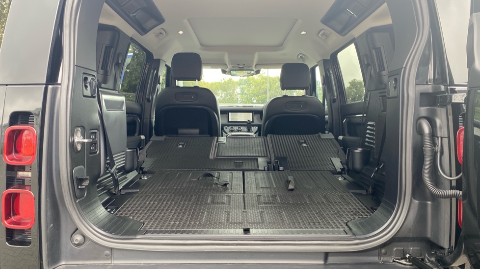 Land Rover Defender 2.0 D240 SE 110 5dr Auto [7 Seat] Diesel Estate - Image 10