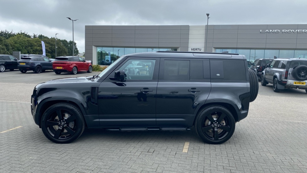 Land Rover Defender 2.0 D240 SE 110 5dr Auto [7 Seat] Diesel Estate - Image 21