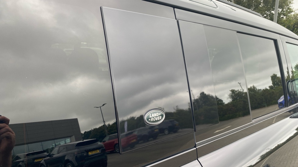 Land Rover Defender 2.0 D240 SE 110 5dr Auto [7 Seat] Diesel Estate - Image 24
