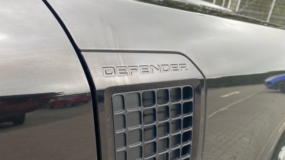 Land Rover Defender 2.0 D240 SE 110 5dr Auto [7 Seat] Diesel Estate - Image 30