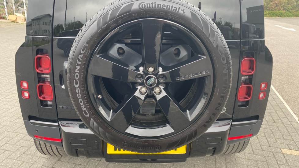 Land Rover Defender 2.0 D240 SE 110 5dr Auto [7 Seat] Diesel Estate - Image 38