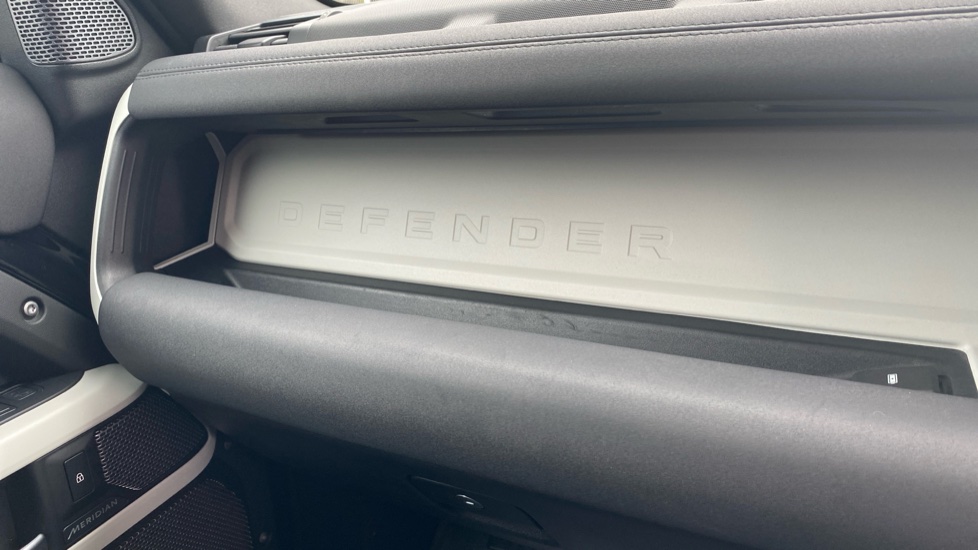 Land Rover Defender 2.0 D240 SE 110 5dr Auto [7 Seat] Diesel Estate - Image 60