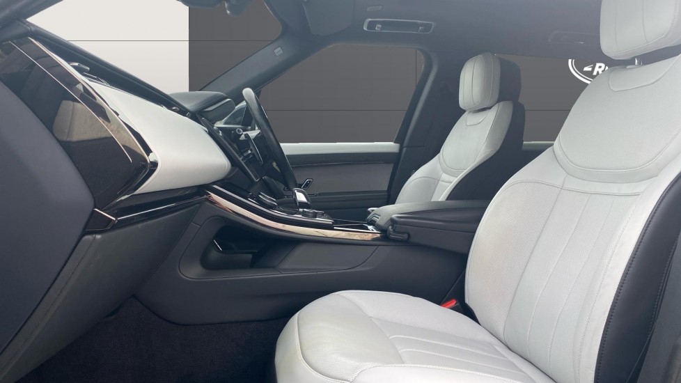 Land Rover Range Rover Sport 3.0 P400 Dynamic SE 5dr Auto Petrol Estate - Image 3