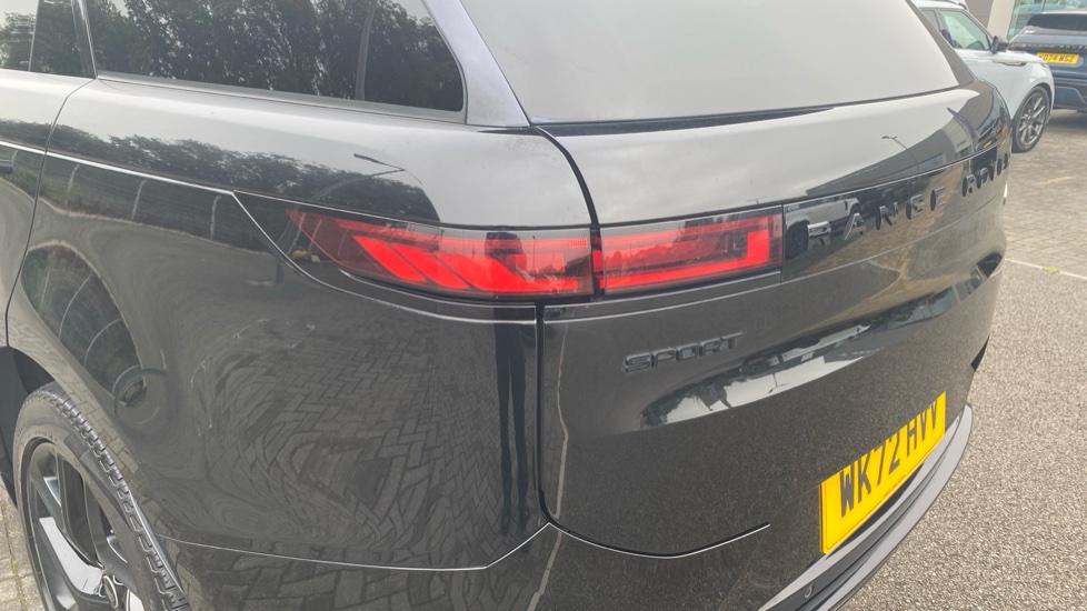 Land Rover Range Rover Sport 3.0 P400 Dynamic SE 5dr Auto Petrol Estate - Image 19