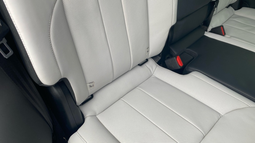 Land Rover Range Rover Sport 3.0 P400 Dynamic SE 5dr Auto Petrol Estate - Image 34
