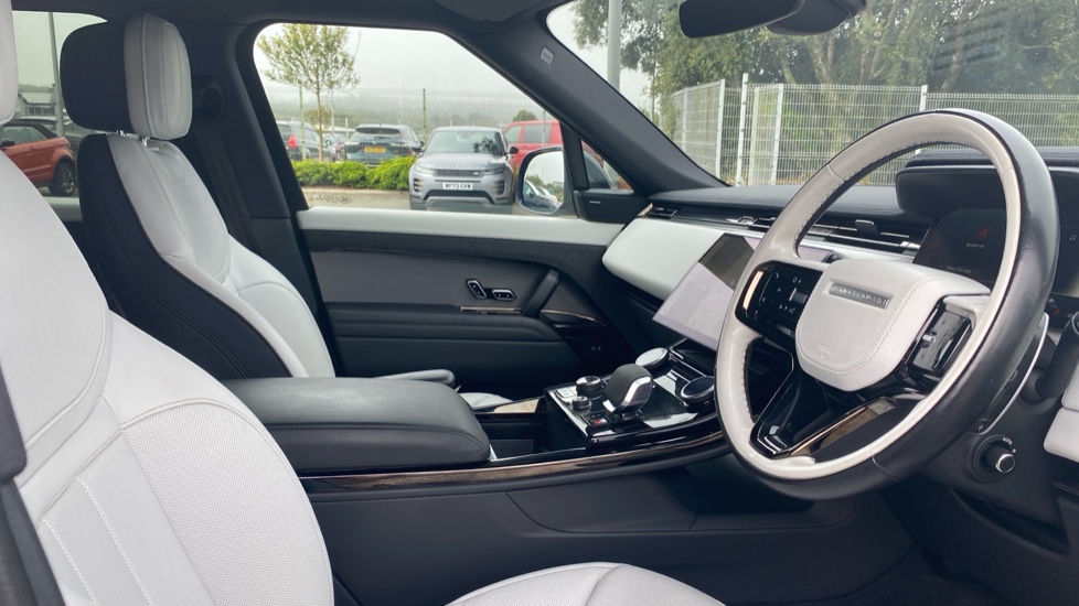 Land Rover Range Rover Sport 3.0 P400 Dynamic SE 5dr Auto Petrol Estate - Image 40
