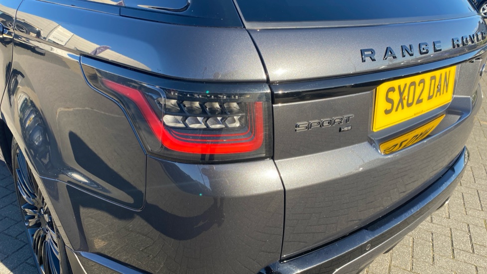 Land Rover Range Rover Sport 3.0 D300 HSE Dynamic Black 5dr Auto Diesel Estate - Image 19