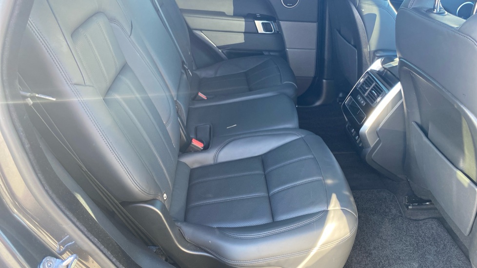 Land Rover Range Rover Sport 3.0 D300 HSE Dynamic Black 5dr Auto Diesel Estate - Image 34