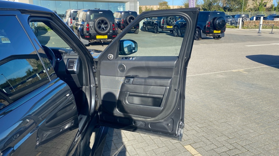 Land Rover Range Rover Sport 3.0 D300 HSE Dynamic Black 5dr Auto Diesel Estate - Image 38