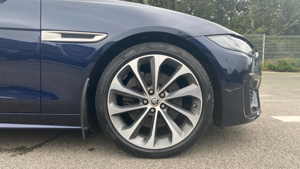 Jaguar XE 2.0 D200 R-Dynamic SE Black 4dr Auto Diesel Saloon - Image 8