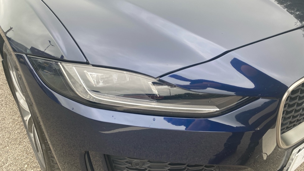 Jaguar XE 2.0 D200 R-Dynamic SE Black 4dr Auto Diesel Saloon - Image 17