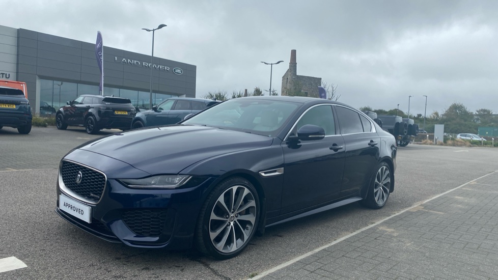 Jaguar XE 2.0 D200 R-Dynamic SE Black 4dr Auto Diesel Saloon - Image 20