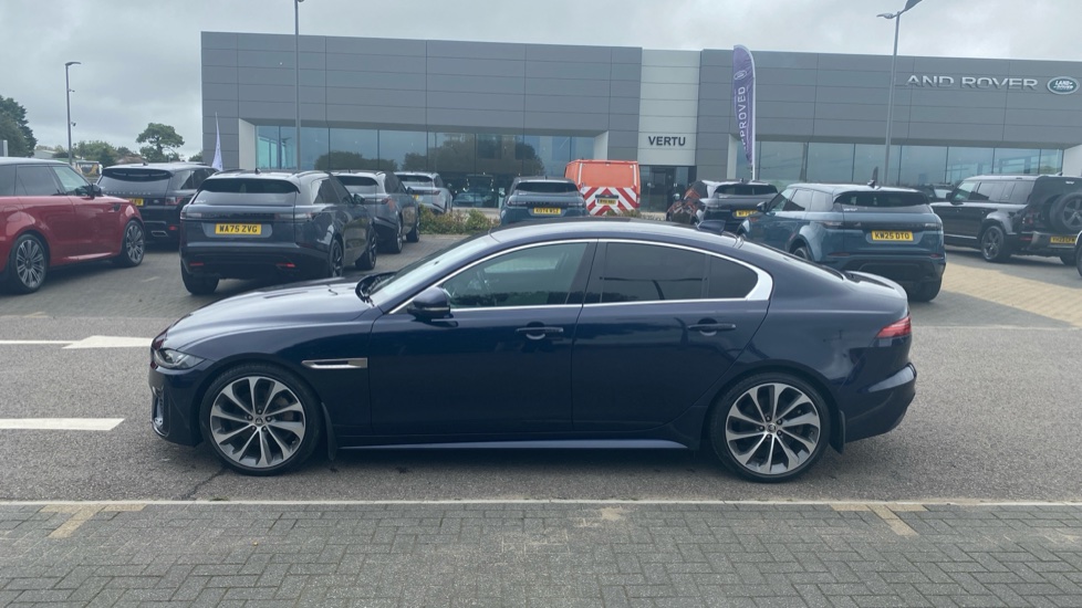 Jaguar XE 2.0 D200 R-Dynamic SE Black 4dr Auto Diesel Saloon - Image 21