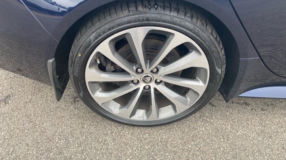 Jaguar XE 2.0 D200 R-Dynamic SE Black 4dr Auto Diesel Saloon - Image 23