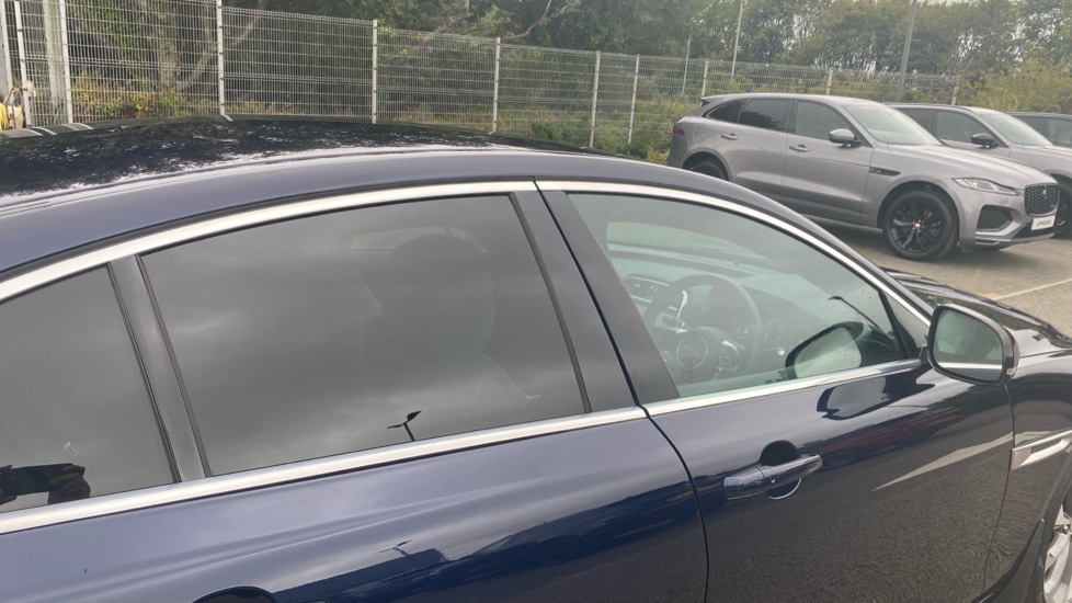 Jaguar XE 2.0 D200 R-Dynamic SE Black 4dr Auto Diesel Saloon - Image 25