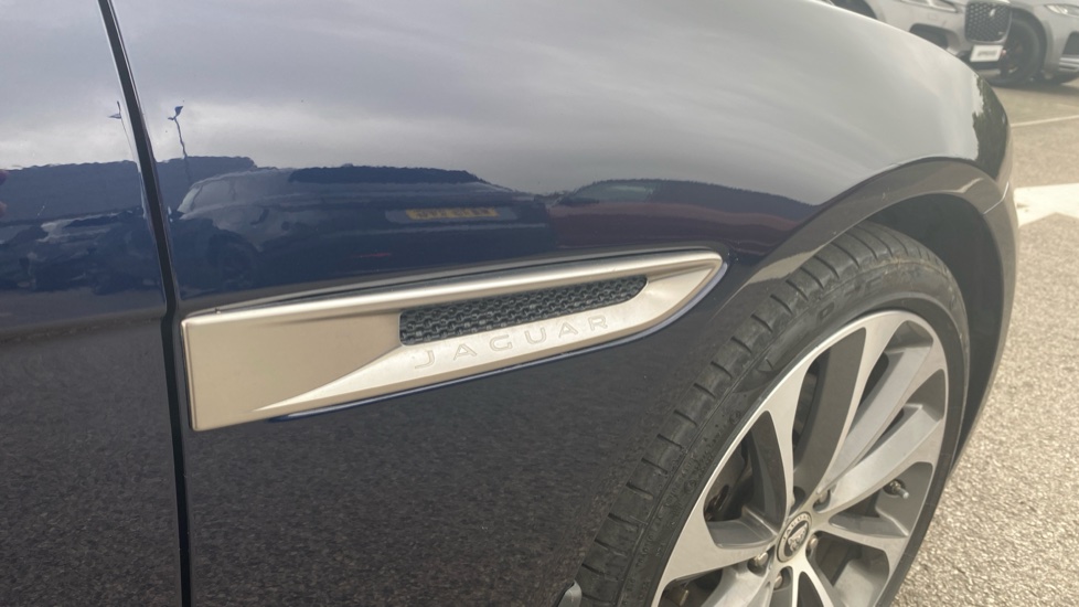 Jaguar XE 2.0 D200 R-Dynamic SE Black 4dr Auto Diesel Saloon - Image 26
