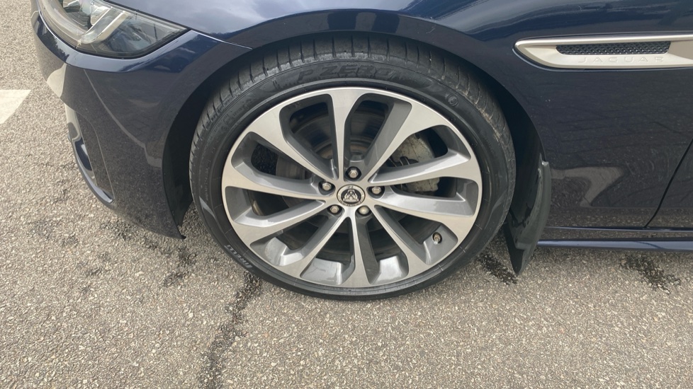 Jaguar XE 2.0 D200 R-Dynamic SE Black 4dr Auto Diesel Saloon - Image 31