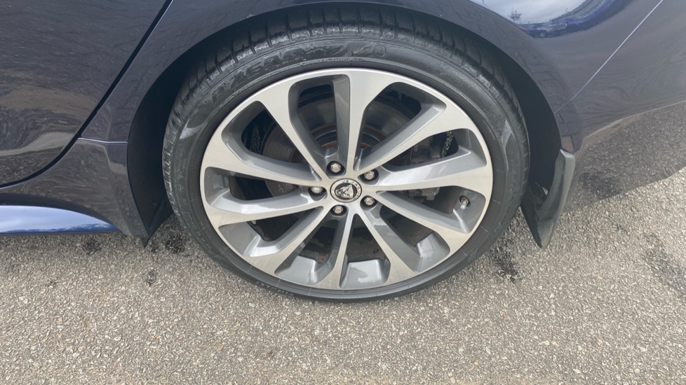 Jaguar XE 2.0 D200 R-Dynamic SE Black 4dr Auto Diesel Saloon - Image 32