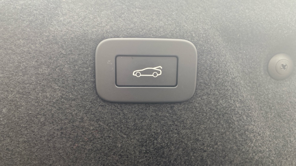 Jaguar XE 2.0 D200 R-Dynamic SE Black 4dr Auto Diesel Saloon - Image 34