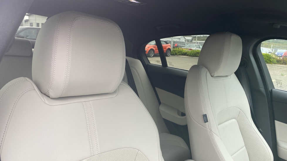 Jaguar XE 2.0 D200 R-Dynamic SE Black 4dr Auto Diesel Saloon - Image 47