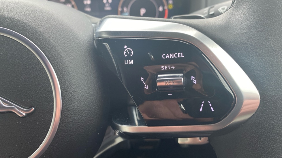 Jaguar XE 2.0 D200 R-Dynamic SE Black 4dr Auto Diesel Saloon - Image 51