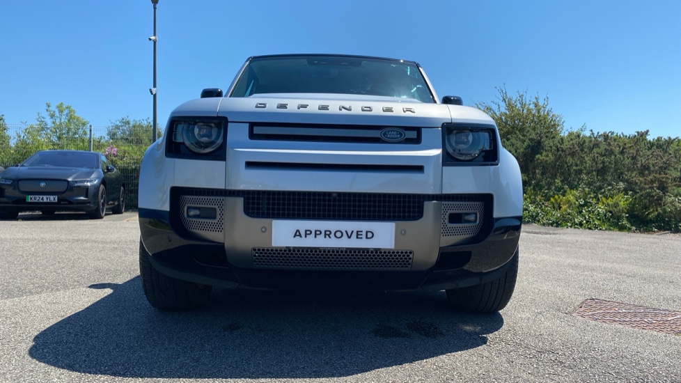 Land Rover Defender 3.0 D300 X-Dynamic HSE 110 5dr Auto [7 Seat] Diesel Estate - Image 34